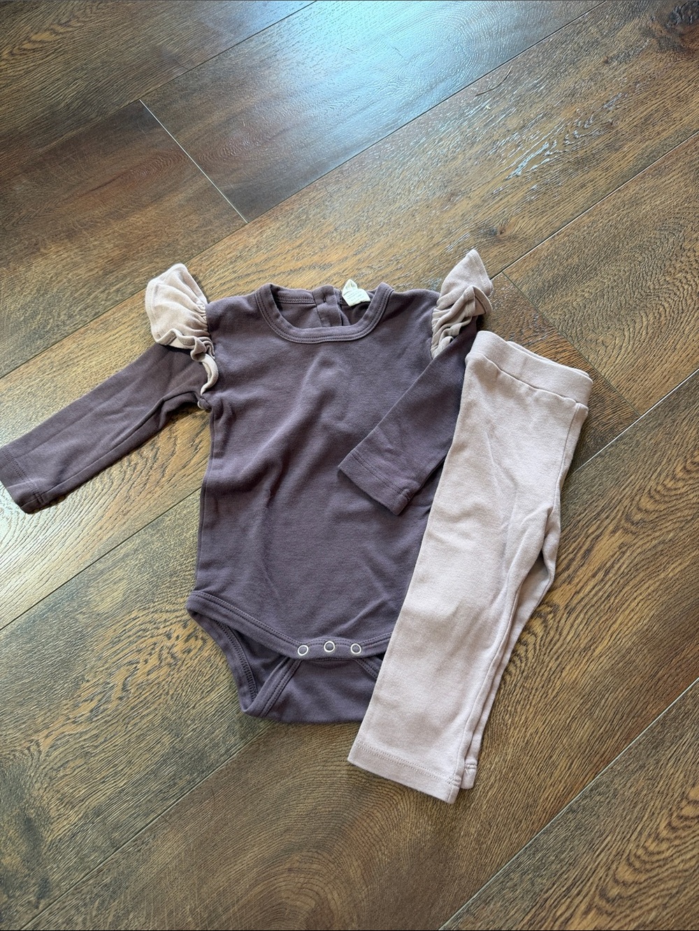 kate quinn Mauve Ruffle Sleeve Bodysuit & Leggings Set